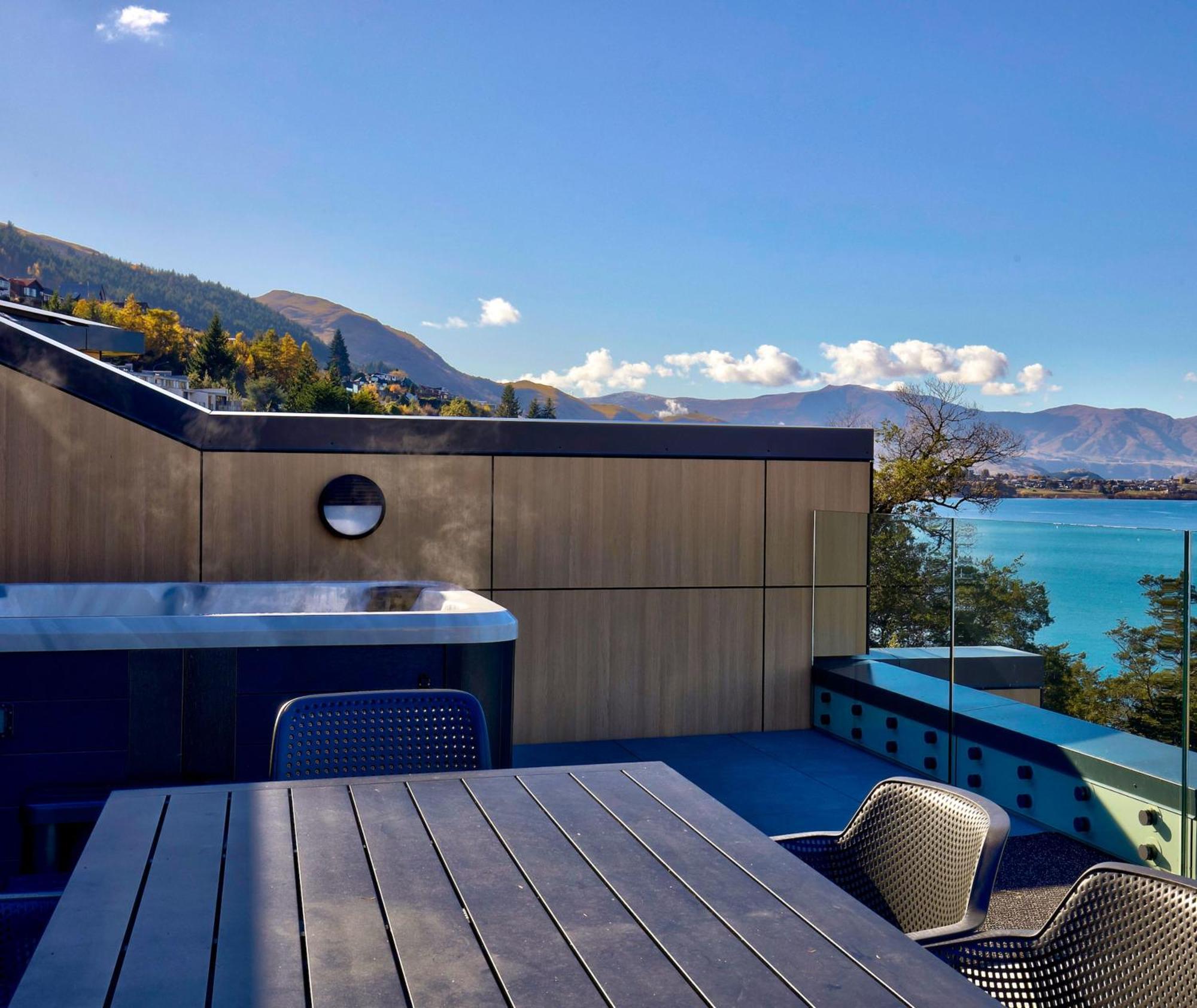 Oaks Shores 4*